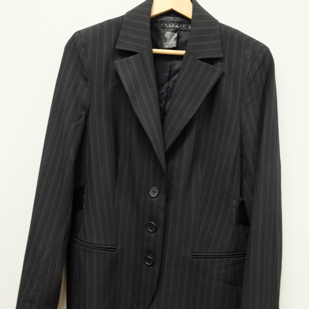 Women Suit Laundry Size 10
